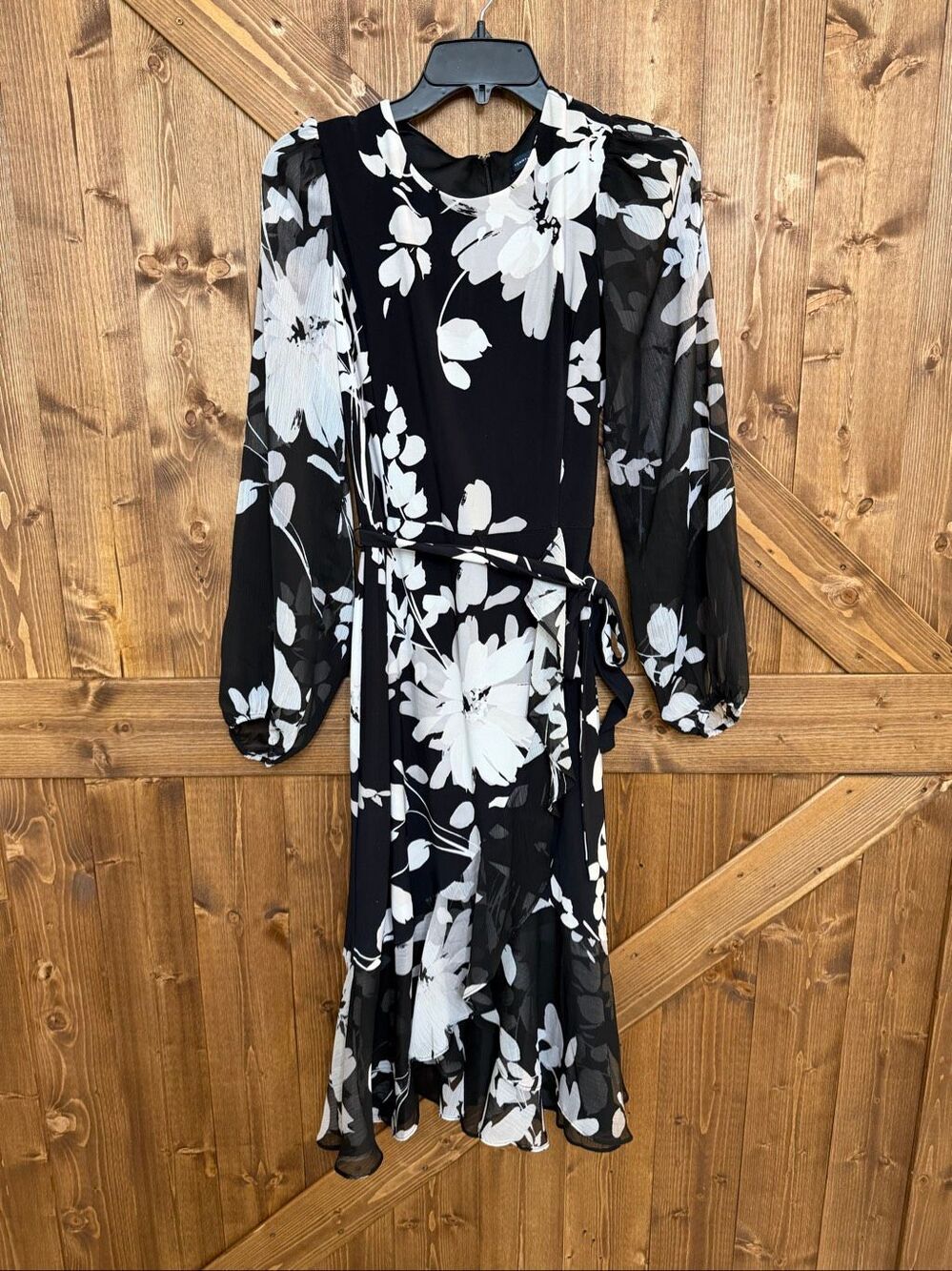 Tommy Hilfiger Women’s Size 4 Black White Floral Chiffon Long Sleeve Midi Dress